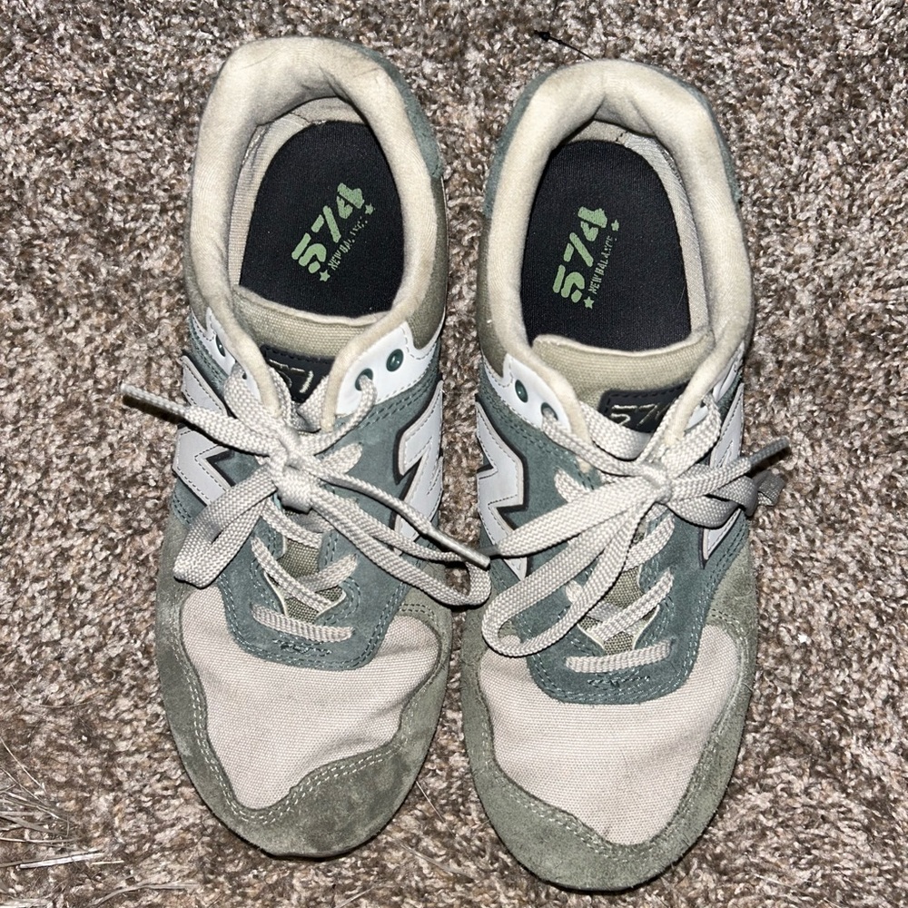 Green New Balance 574 M6.5